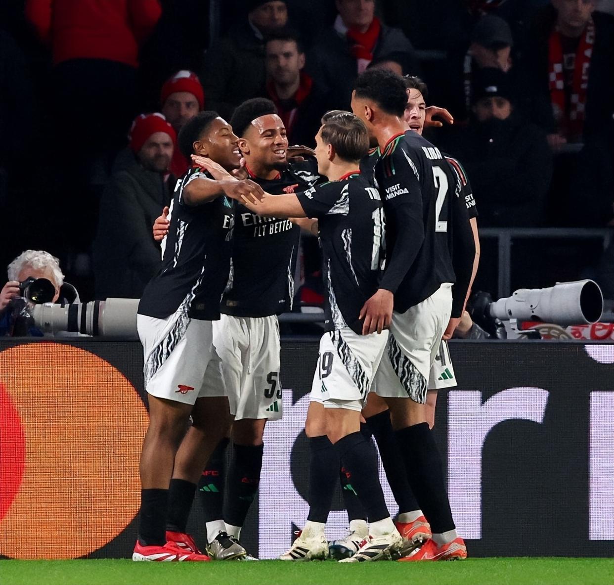 华体会下载-包含那不勒斯绝杀皇马，迪玛利亚梅开二度英超的词条