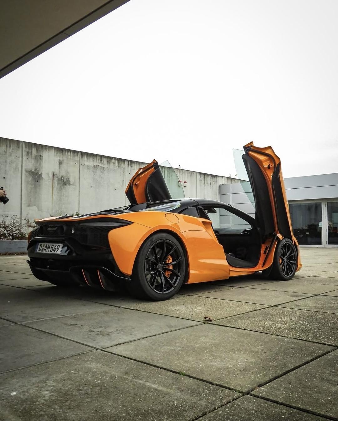 华体会体育-关于迈凯伦碾压威廉姆斯，皮亚斯特里惊艳四座的信息